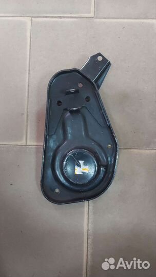 Чашка передней пружины Нива 2121-2123 левая