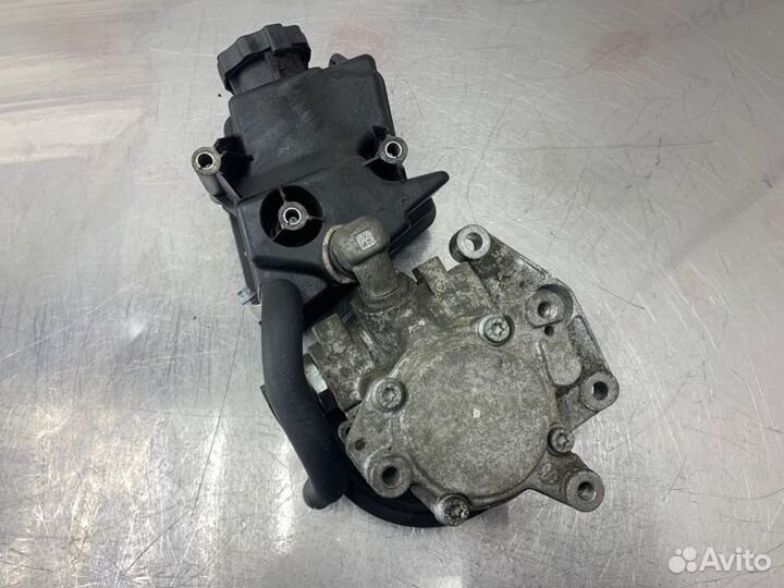 Насос гидроусилителя руля Mercedes Gl X164 M273