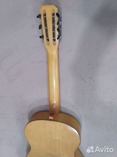 Акустическая гитара, дека - массив ели