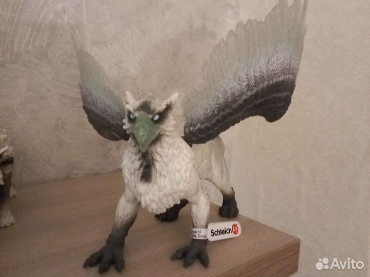 Фигурка Schleich Ледяной грифон 70143