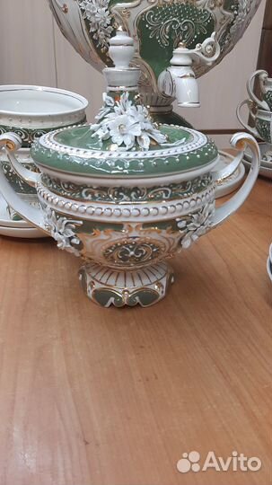 Самовар форфоровый с чайным сервизом