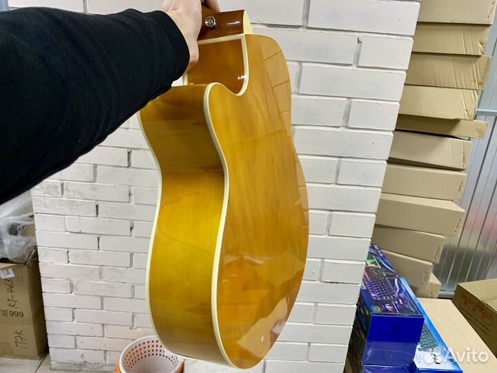 Акустическая гитара