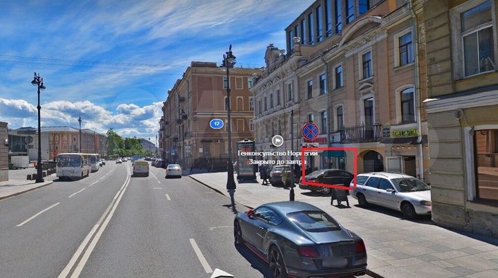 Центр СПб. Огромный трафик