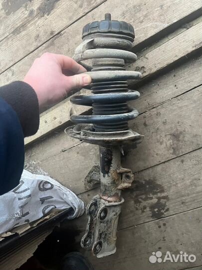 Передняя стойка левая под ремонт