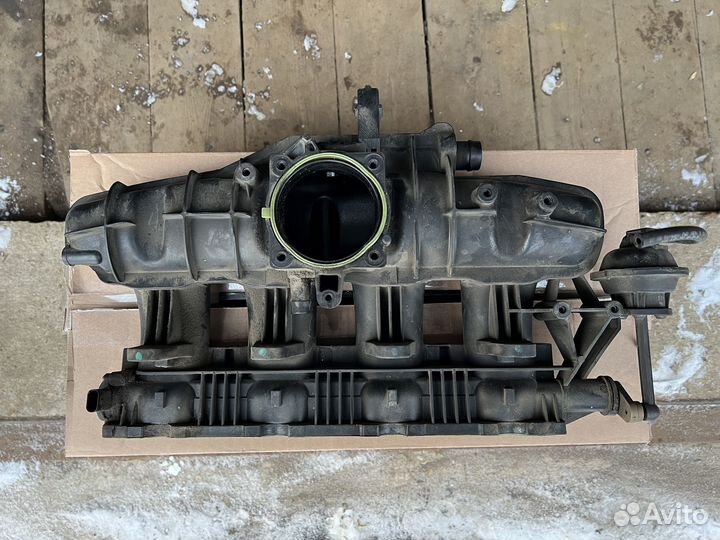 Коллектор впускной VW Passat B6 1.8 TSI