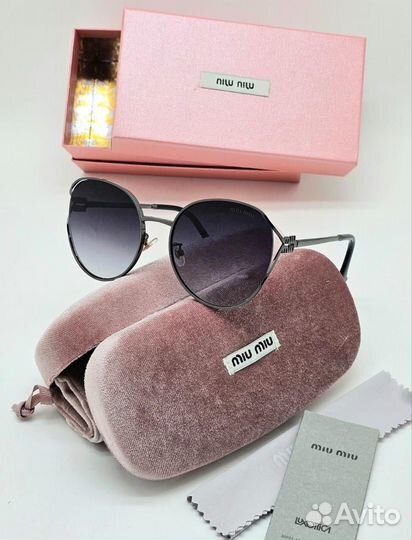 Солнцезащитные очки Miu Miu