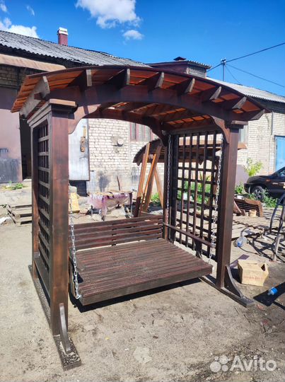 Пергола с качелью