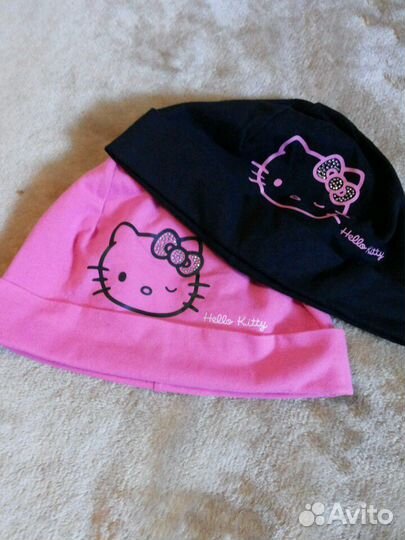 Фирменные шапочки на девочку. Новые