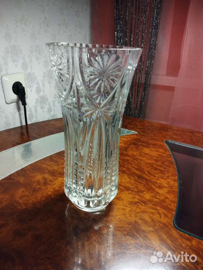 Большая хрустальная ваза для цветов