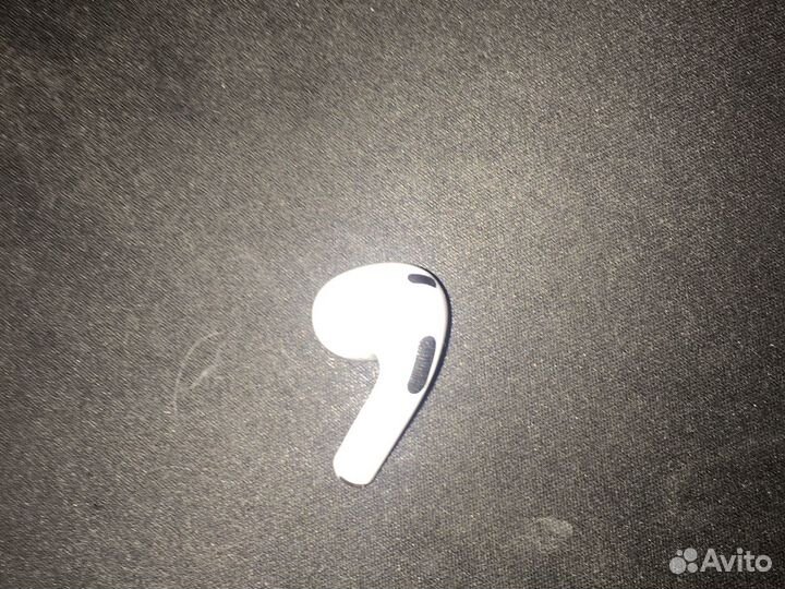 Левый наушник AirPods 3