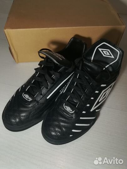 Футбольные шиповки umbro р.40 новые