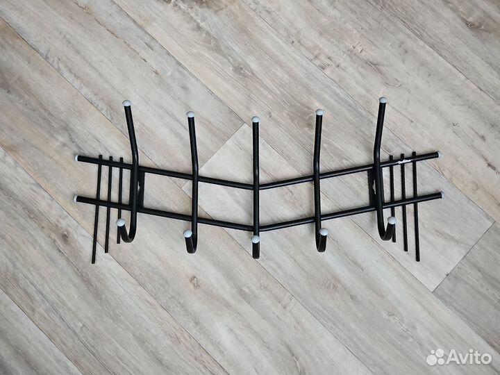 Вешалка настенная черная металлическая sheffilton