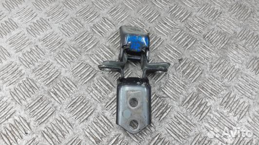 Петля передняя правая mazda 3 1 (HBR14FB01)