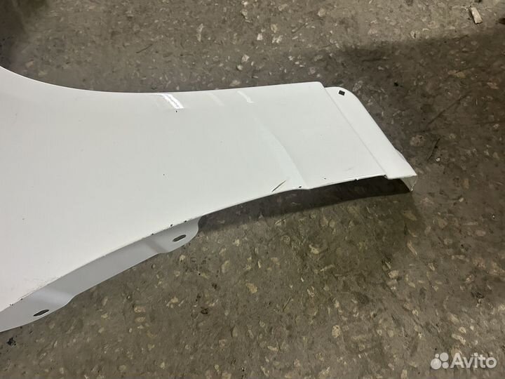 Переднее крыло LADA priora белое облако