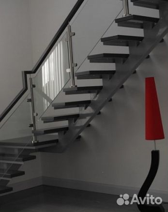 Каркас из металла П-образной лестницы в дом