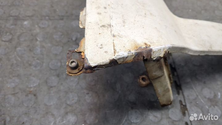 Ресничка под фару левая Volkswagen Crafter