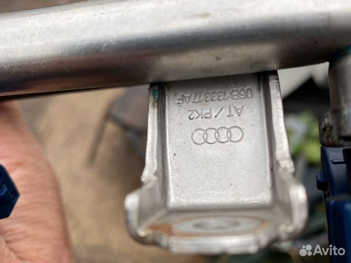 Топливная рампа всборе с форсунками 06B133317AF