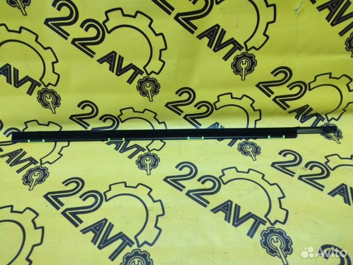 Молдинг стекла (на дверь) передний правый Honda