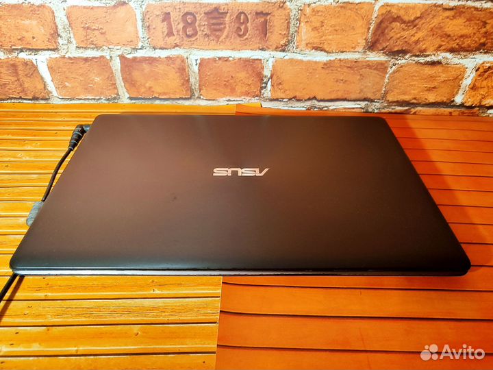 Asus X550C - Core i3 \ 4 Озу \GeForce 2 GB \250HDD