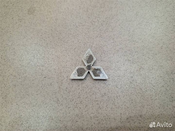 Эмблема багажника Mitsubishi Pajero iO 1998-2007