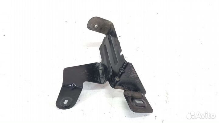 Кронштейн бачка омывателя VW Passat CC