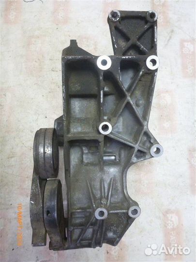 Кронштейн генератора Volkswagen Passat B5 AHL 1997