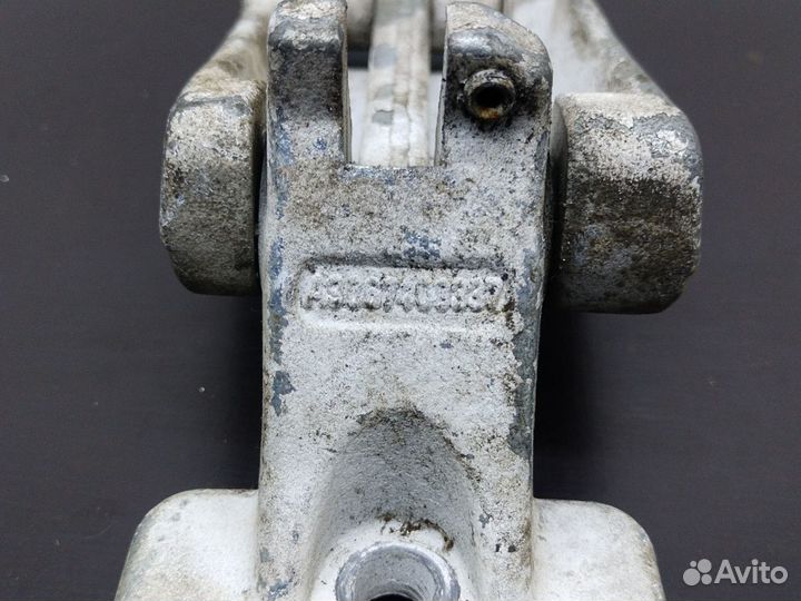 Петля двери правой Mercedes-Benz Sprinter