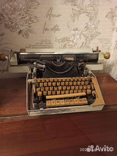 Старая печатная машинка