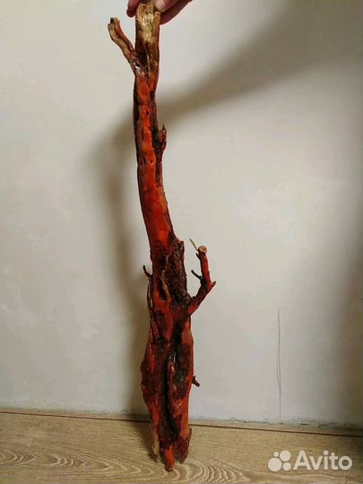 Украшение из дерева