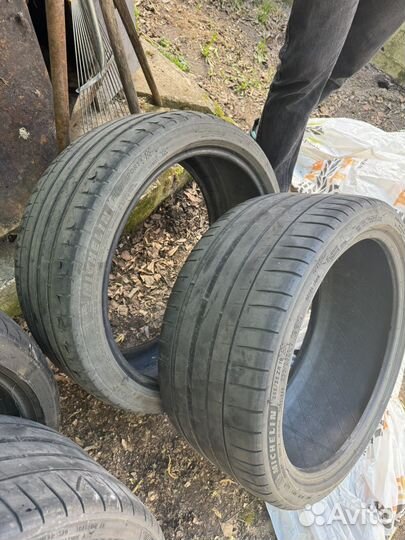 Michelin Pilot Sport 4 225/40 R19 и 255/35 R19 93Y