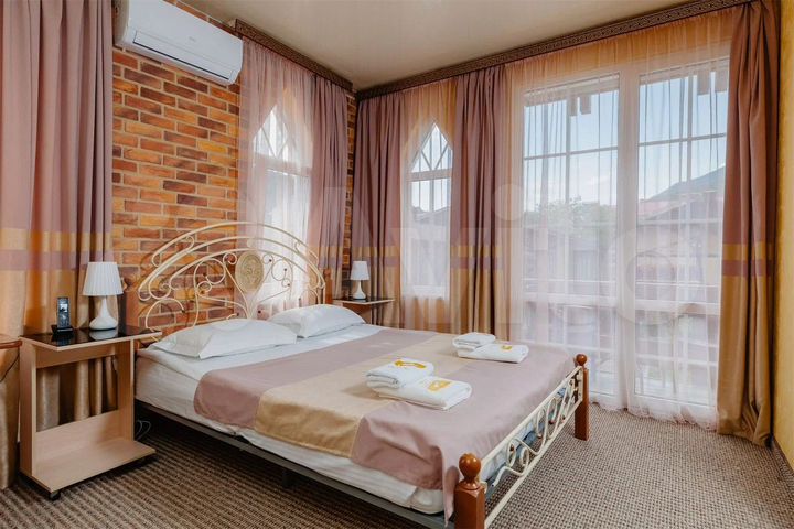 Гостиница, 1200 м²