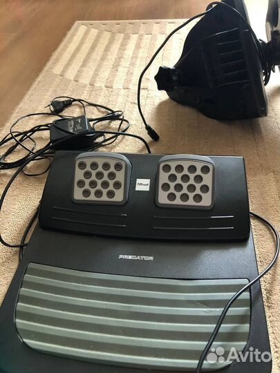 Игровой руль с педалями