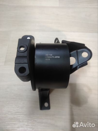 Опора двигателя правая Nissan Primera