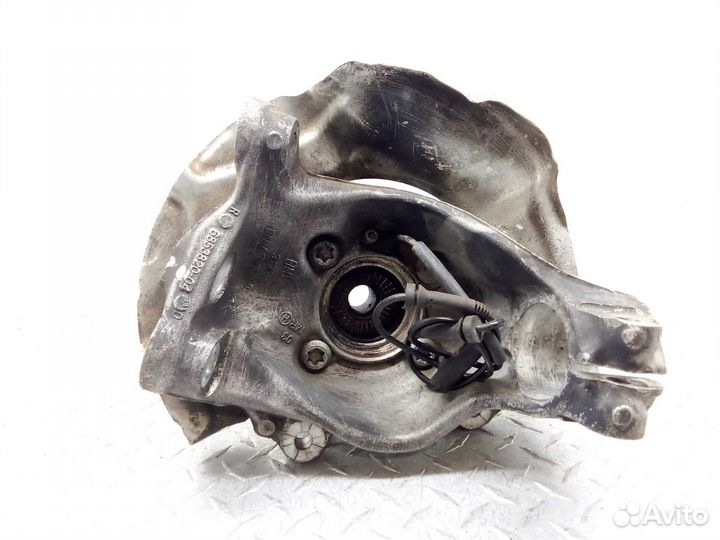 Б/У Кулак поворотный правый 6853820, BMW