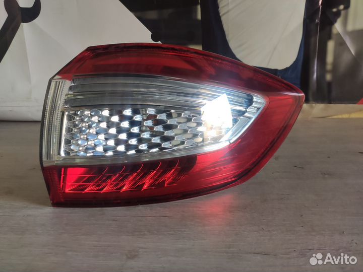 Фонарь правый Ford Mondeo 4 Форд Мондео 4 рест