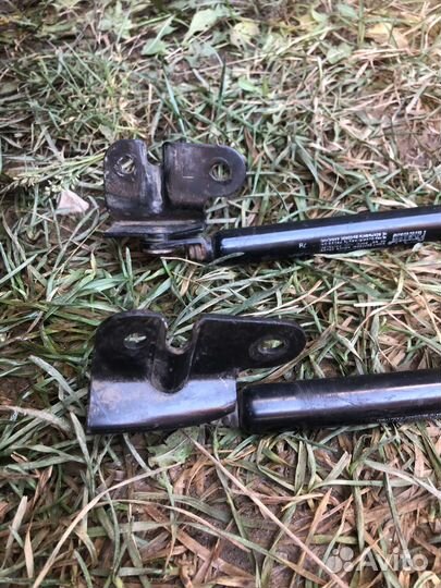 Амортизаторы капота Ниссан Максима J30 1993г