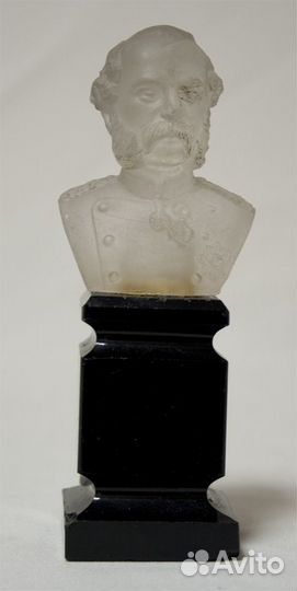 Бюст Пушкина.Гипс, высота 40 см