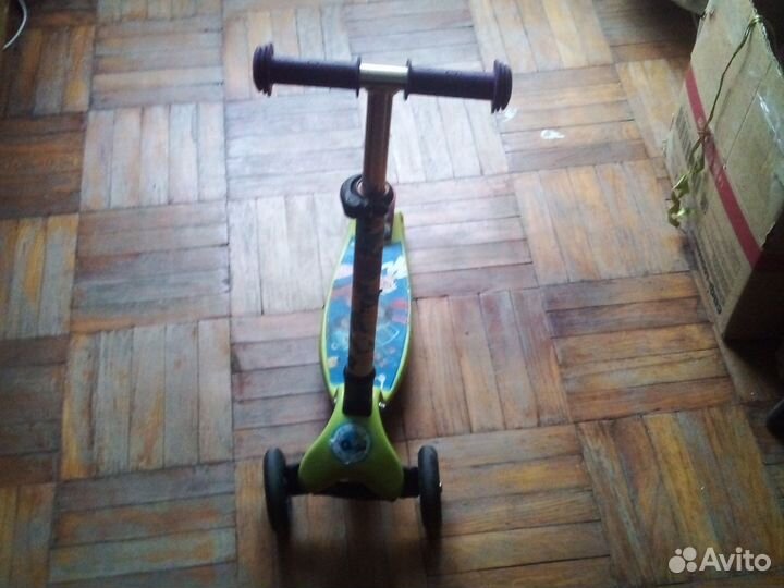 Детский трёхколёсный самокат