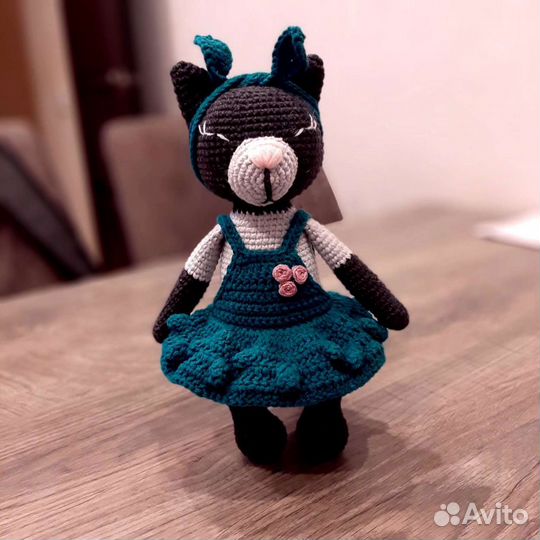 Вязаная кошечка Лили