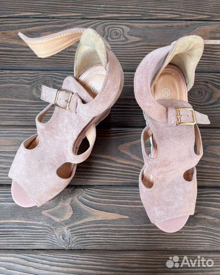 Босоножки женские