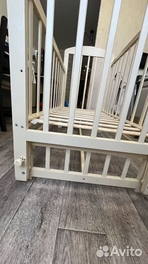 Детская кровать с маятником