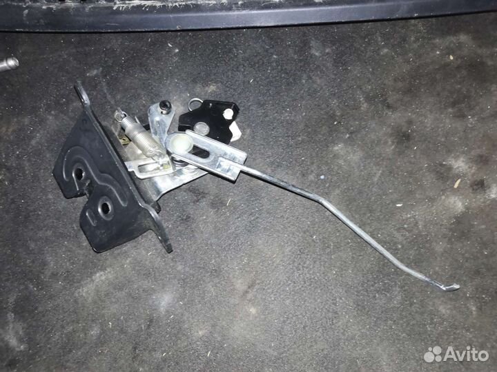 Замок крышки багажника Hyundai Solaris хетчбек