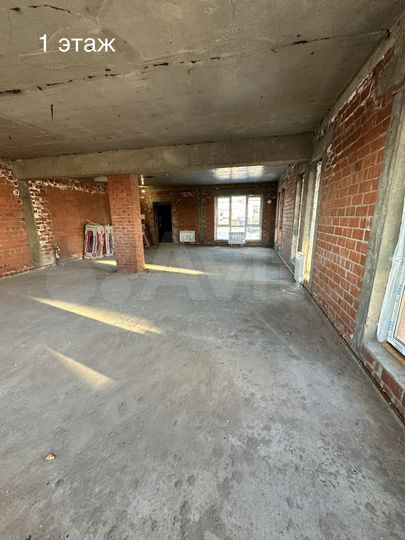 3-к. квартира, 164 м², 2/2 эт.