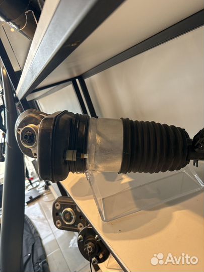 Задний правый пневмо баллон X7