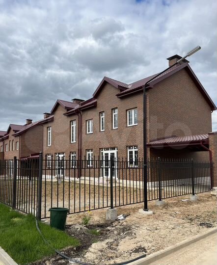 Коттедж 203 м² на участке 3 сот.