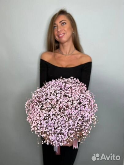 Букет из гипсофилы в коробке / цветные, белые