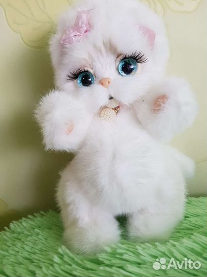 Белый котенок ручной работы