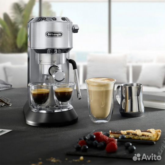 Кофеварка рожковая Delonghi EC685.M