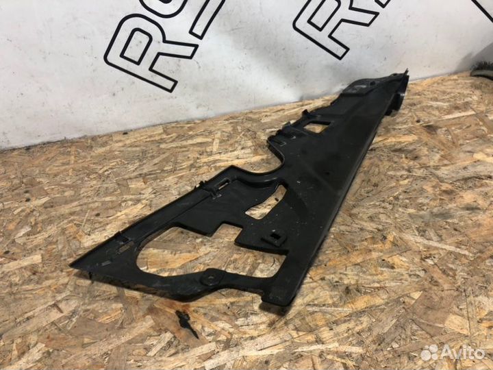 Крышка двигателя правая Porsche Cayenne 2