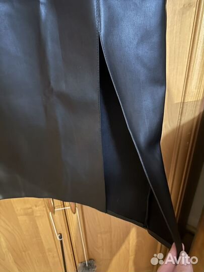 Кожаная юбка миди